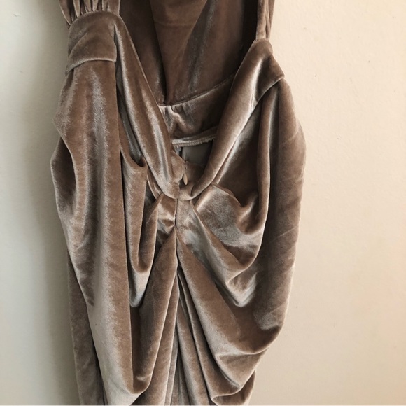 Velvet nude dress. Size small, very good condition. - Picture 7 of 9